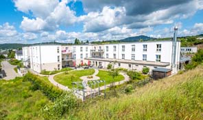 Rückseite mit Garten vom Pflegeheim in Mayen 
